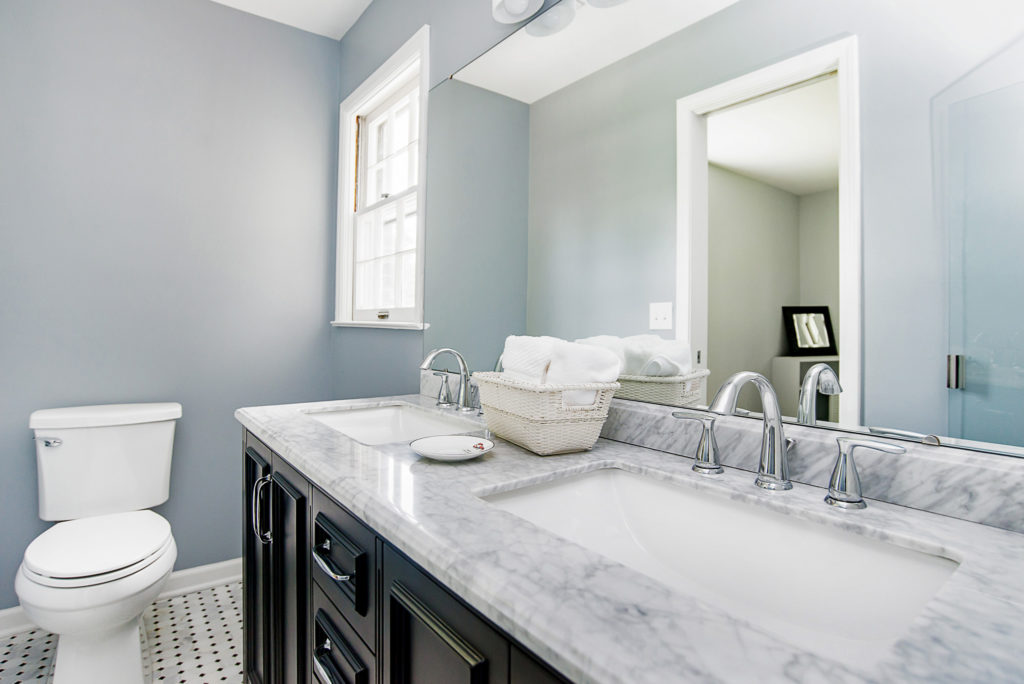 28_Bathroom 2
